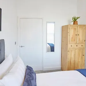  Apartment Marshlands